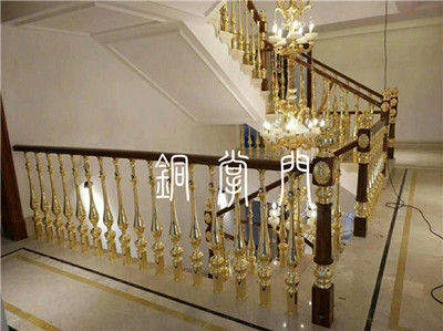 銅欄杆，第一眼便已經喜歡上了！